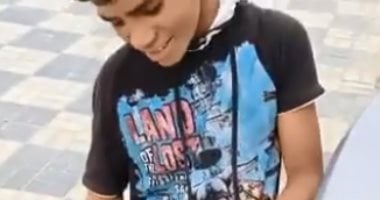 قصة بائع ليمون يعول إخوته فى الـ9 من عمره ويرفض الحصول على "حسنة".. فيديو وصور