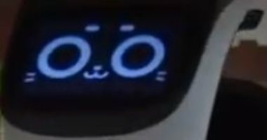 مطعم روسى يوظف روبوت بثلاث كاميرات لتوصيل الطلبات للزبائن.. فيديو