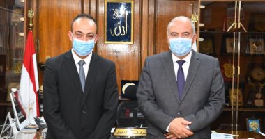 محافظ قنا يبحث سبل توفير فرص عمل للشباب‎