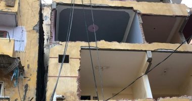 محافظة الإسكندرية تبدأ فى إزالة عقار كرموز المائل.. صور