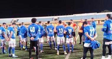 جلسة فنية لـعماد النحاس مع اللاعبين بمران المقاولون فى جيبوتى.. صور