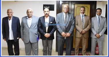 محافظ أسوان يعد بمساندة مادية وإدارية لأبناء الجنوب فى الدورى