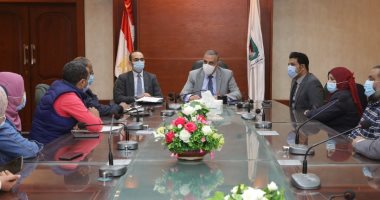 محافظ سوهاج يوجه بسرعة الانتهاء من تطوير قرية عرابة أبو الدهب.. صور