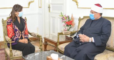 وزيرة الهجرة تحضر غدا خطبة الجمعة برفقة وزير الأوقاف للتوعية بخطورة الهجرة غير الشرعية 