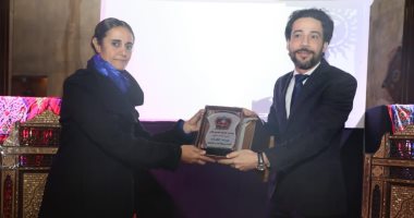 تكريم سيد حجاب في ثانى أيام مهرجان الأراجوز المصرى ودرع خاص لابنته ريم  