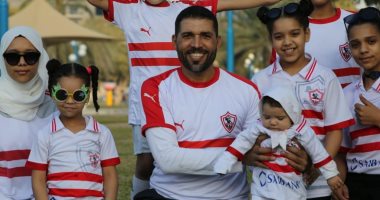 قارئ يشارك بصور "لا للتعصب" مع عائلته بالإمارات قبل مباراة الأهلى والزمالك
