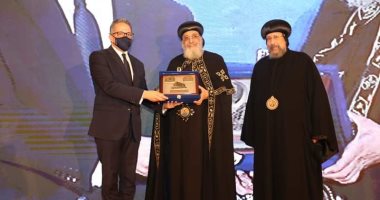 البابا تواضروس والأنبا إرميا يكرمان وزيرى الثقافة والسياحة والآثار.. صور