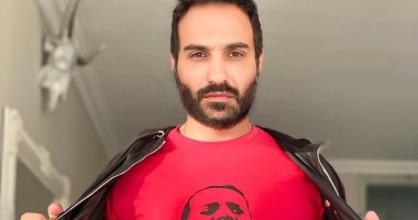 عمرو فهمي الحاضر الغائب في تشجيع أحمد فهمي للنادي الأهلي بنهائي افريقيا.. صورة