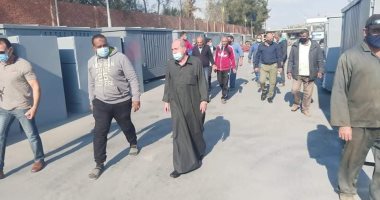 بالجلابية.. رئيس كهرباء القناة يتفقد ورش تصنيع مهمات المشروعات القومية.. صور