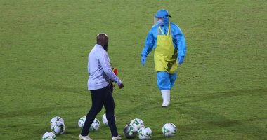تعقيم كرات نهائى أفريقيا قبل ديربى الأهلى والزمالك