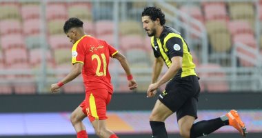 الاتحاد يهزم القادسية بصعوبة فى الدوري السعودي بمشاركة حجازى.. فيديو