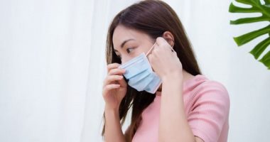 اتجاهات تجميل جديدة ظهرت بسبب كورونا.. كمامة حب الشباب وماسك تنعيم البشرة