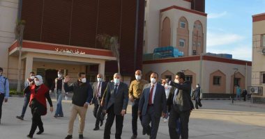 محافظ المنيا يتابع جاهزية المستشفيات لمواجهة الموجة الثانية من كورونا