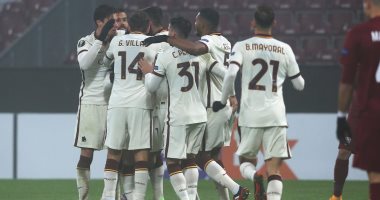 روما يتأهل لدور الـ 32 من الدورى الأوروبى بثنائية فى كلوج.. فيديو