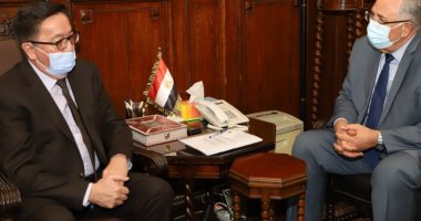 وزير الزراعة يبحث مع سفير كازاخستان التعاون فى مجالات اللقاحات وتقاوى الخضر