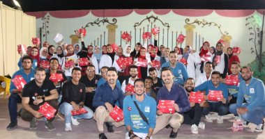طلاب 37 كلية صيدلية على مستوى الجمهورية يشاركون بحملة للتبرع بالدم.. صور 