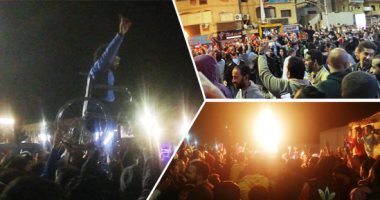أديله عمرى وبرضه قليل.. فرحة هستيرية لجماهير الأهلى بعد التتويج باللقب الأفريقى.. الأهلاوية يرفعون مجسما للكأس بالغربية..شاب من ذوى الهمم يقود الاحتفالات بالوادى الجديد..وطبل وكلاكسات وأعلام الأهلى ترفرف بسوهاج