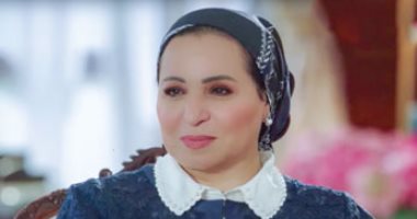أكرم القصاص يكتب: السيدة انتصار السيسى "أخت المصريين".. الحديث بانوراما اجتماعية عن حياة الأسرة المتوسطة وثقافتها واهتماماتها.. ويعبر عن بساطة وتلقائية لأم وأخت مصرية.. تشرح طبيعة الزوج الرئيس الحاسم المتواضع
