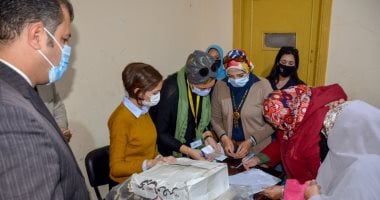 نائب محافظ الإسكندرية تسلم مساعدات لـ 150 أسرة متضررة من الأمطار