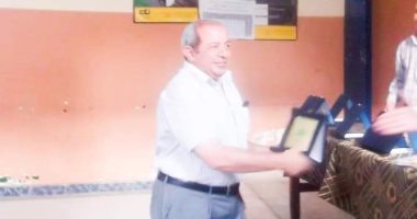 وفاة طبيب غلابة فى الفيوم كشفه 3 جنيهات.. أهل قريته ينعوه وجمعية خيرية تكرمه