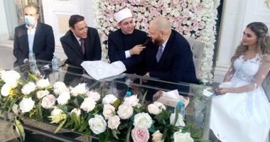 ميار الغيطى تحتفل بعقد قرانها بفستان أبيض بحضور والدها.. صور