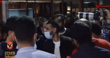 لحظة وصول مؤمن زكريا احتفالية الأهلى بلقب أفريقيا التاسع.. فيديو