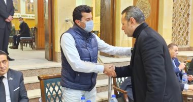 وزير الشباب ونواب بالبرلمان يقدمون واجب العزاء لجمال الكشكى فى وفاة والدته