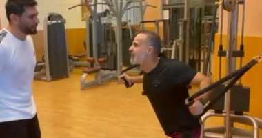 حسن الرداد يواصل مواقفه الطريفة مع أصدقائه ويتقمص دور "الكوتش".. فيديو وصور