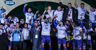 الهلال السعودى يحصد 3 ألقاب × 370 يوما بعد التتويج بكأس خادم الحرمين