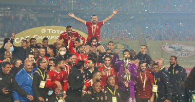 الأهلاوية عين على الكأس وأخرى على الصفقات الجديدة.. آمال على صلاح محسن ومحمد شريف لتطوير الهجوم.. وطاهر محمدلتعويض رحيل رمضان صبحى.. وبدر بانون لتقوية الدفاع.. وناصر ماهر للربط بين الخطوط.. وأكرم لتدعيم الوسط 