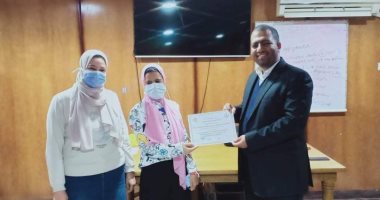 تدريب أخصائى العلاج الطبيعى ببنى سويف على الطرق التقييمية والعلاجية لمفصل الكتف