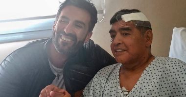 60 شرطيا يفتشون منزل طبيب مارادونا وعيادته بعد اتهامه بالقتل الخطأ والإهمال