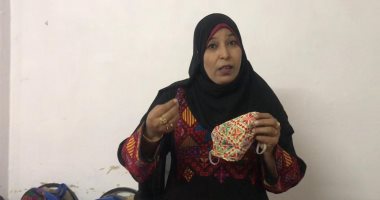 الإبداع فى زمن كورونا.. سيناويات ينتجن كمامات ببصمة التراث القديم.. تصنع فى المنازل وتراعى كل الأذواق.. تحمل ألوانا بوحدات زخرفية.. تتكون من 3 طبقات وسعر القطعة يتراوح بين 30 لـ 40 جنيها.. صور