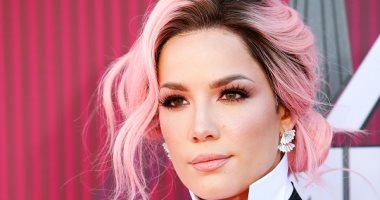هالزى تشن هجوما على جائزة GRAMMY وتؤكد وجود رشاوى خلف الكواليس