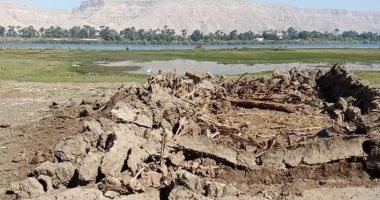 إزالة مبان من الطوب اللبن لتعديها على النيل فى قنا 