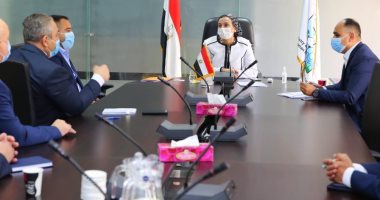 وزيرة البيئة تبحث مع ممثلى شركة سعودية فرص الاستثمار فى تحويل المخلفات لطاقة