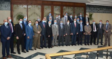 مجلس جامعة طنطا يكرم رواد التميز فى قائمة أفضل علماء العالم  