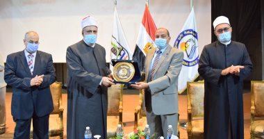 رئيس جامعة بنى سويف : أهمية توعية وتحصين شباب الجامعة بالعلم النافع 