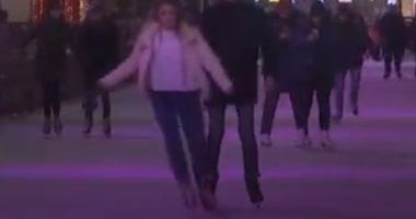 افتتاح أشهر حلبة تزلج على الجليد بموسكو مع إجراءات وقاية من كورونا .. فيديو