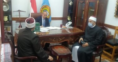 أوقاف دمياط تهدى مجموعات من سلسلة رؤية لكليتى الطب والدراسات الإسلامية بالأزهر