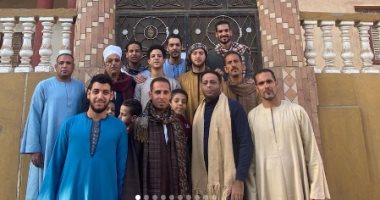 أحمد مالك وداش فى 7 صور جديدة من كواليس استعدادهما لـ"نسل الأغراب" فى سوهاج