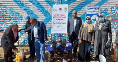 مركز بحوث الصحراء يوزع آلات زراعية مجانا على المزارعين بالوادى الجديد