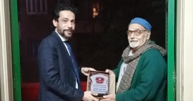 تكريم سمير عبدالباقى بمهرجان الأراجوز المصرى ومناقشة ديوانه عن الأراجوز 
