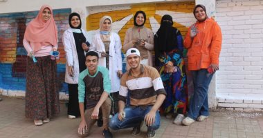 مبادرة شبابية للرسم وتجميل جدران وأسوار المصالح الحكومية بشبين الكوم.. صور