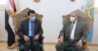 وزير الشباب والرياضة يزور جامعة الأزهر ويلتقى المسئولين والطلاب