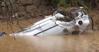 لقطات جديدة لسيارات غارقة فى فيضانات جزيرة سردينيا بإيطاليا.. فيديو