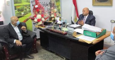 محافظ السويس يكلف الأحياء بالتواصل مع المواطنين لاستكمال ملفات التصالح.. صور
