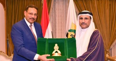 رئيس الرقابة الإدارية يستقبل وفد البرلمان العربى.. صور