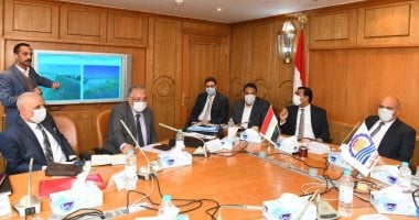 محافظ قنا : 400 مليون جنيه لازدواج طريق قنا الصحراوى بطول 50 كم