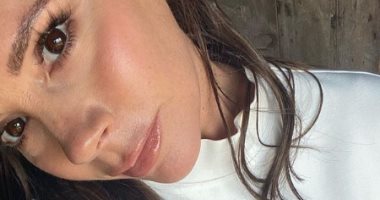 فيكتوريا بيكهام تروج لأحدث الأزياء المنزلية من ماركتها الخاصة.. صور